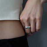 basic wide p stone ring gold